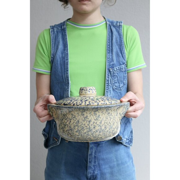 1980's Vintage Robinson Ransbottom Pottery Country Style Casserole Dish with Lid - Picture 9 of 9